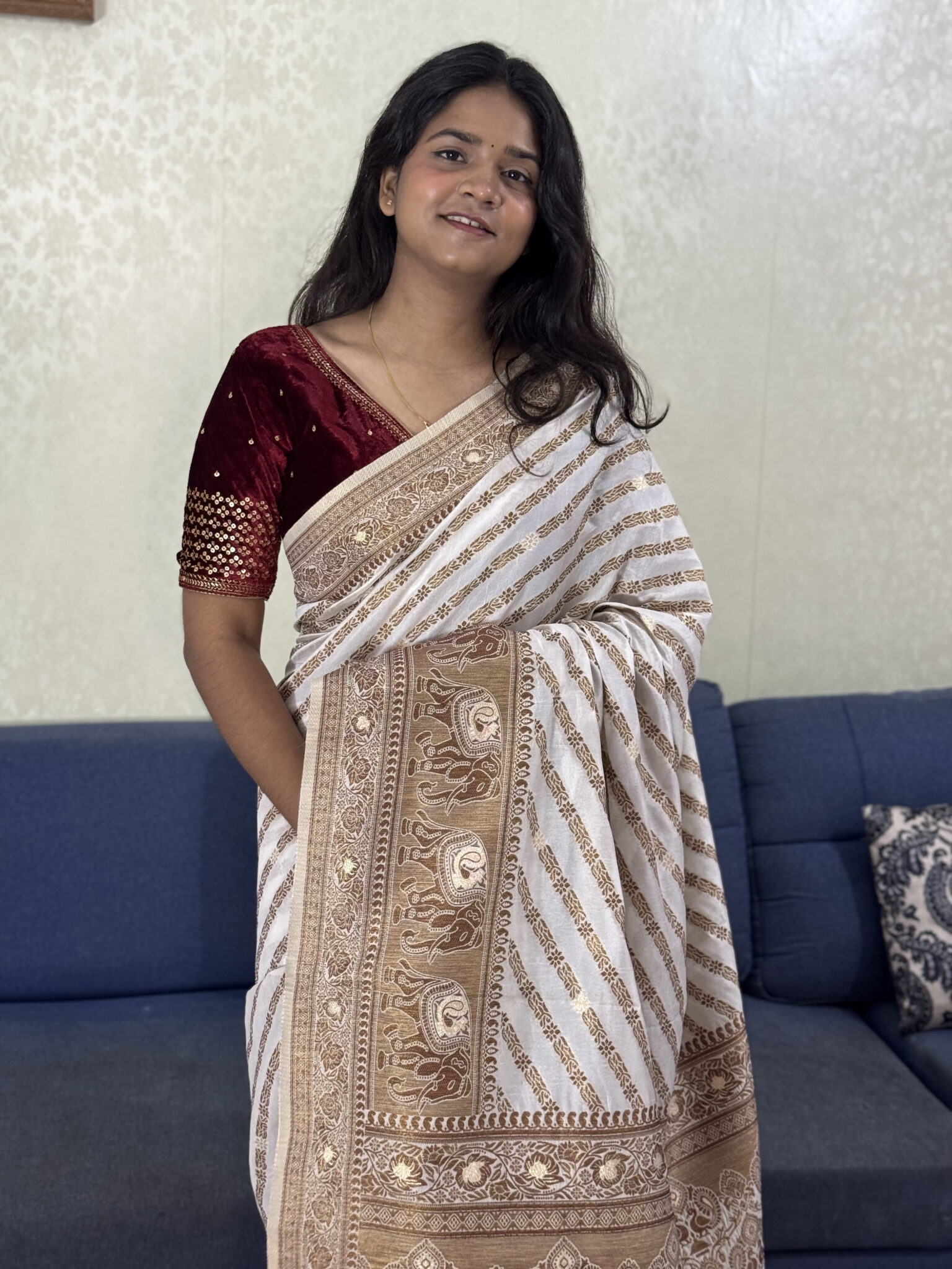 Banarsi golden zari work saree - Image 2